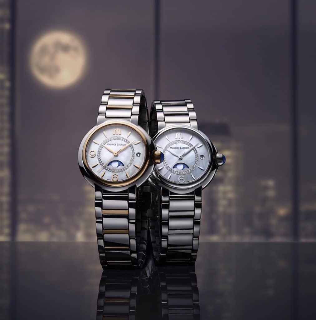 To Maurice Lacroix Fiaba Moonphase klokker stående i månelys
