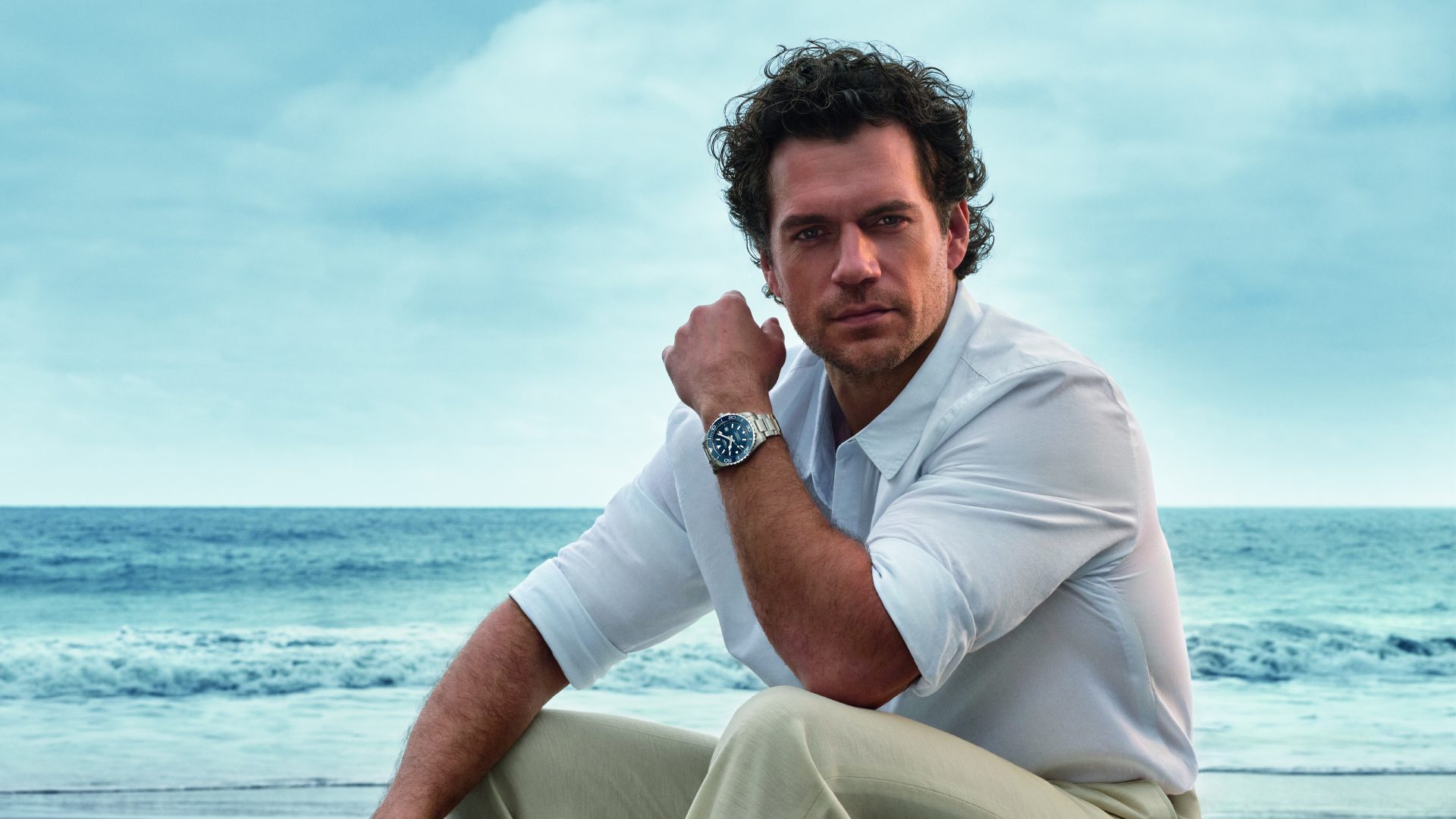Henry Cavill med longines hydroconquest på håndleddet