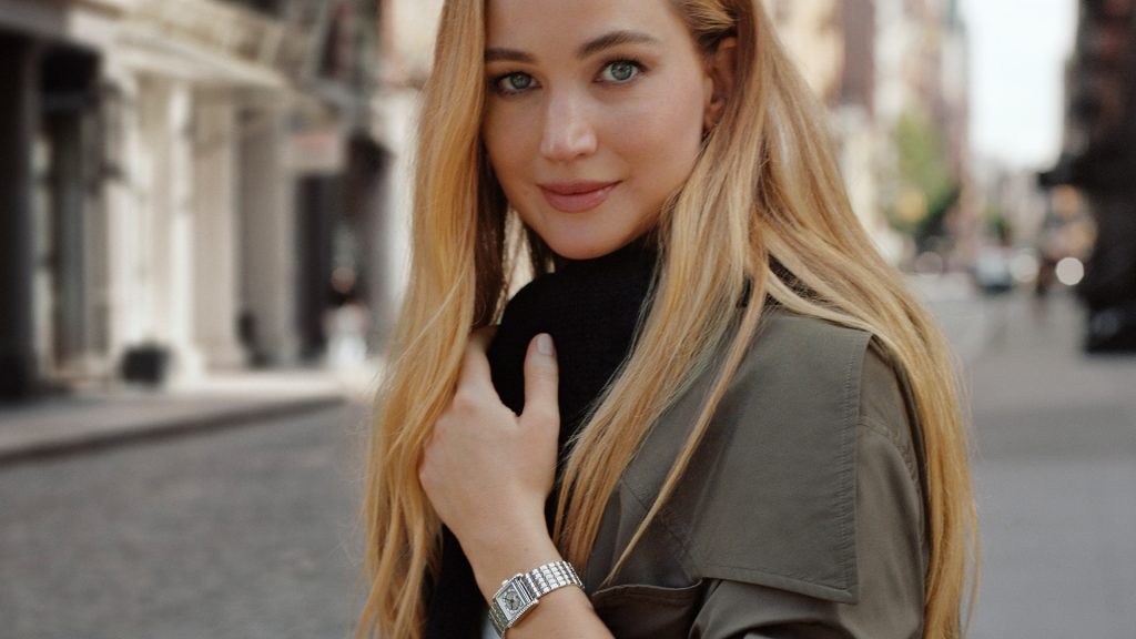 Jennifer Lawrence med longines dolcevita på arm