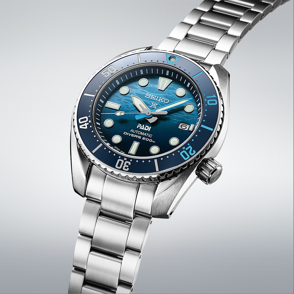 Seiko Prospex PADI dykkerklokke med blå urskive og stållenke